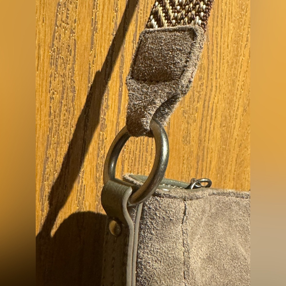 Sak Hobo bag with a slouchy silhouette soft suede in mushroom color - Picture 6 of 16